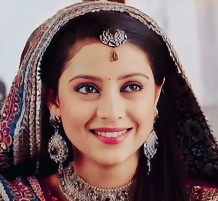 'बालिका वधू' की 'आनंदी' उर्फ प्रत्यूषा बनर्जी ने भी खुदखुशी की थी. 25 साल की उम्र में उन्होंने अपने घर पर फांसी लगाकर अपनी जान दे दी थी. एक्ट्रेस की मौत की वजह उनके बॉयफ्रेंड राहुल को राहुल राज सिंह को बताया गया थी.