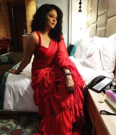 फिटनेस और खूबसूरती में बॉलीवुड एक्ट्रेस को मात देती हैं FIR की इंस्पेक्टर, जानें क्या है सीक्रेट