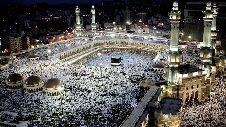 This is the largest mosque so big that the population of 10 states of India can offer namaz together ये है सबसे बड़ी मस्जिद, इतनी बड़ी है कि भारत के 10 राज्यों की जनसंख्या एक साथ नमाज पढ़ सकती है