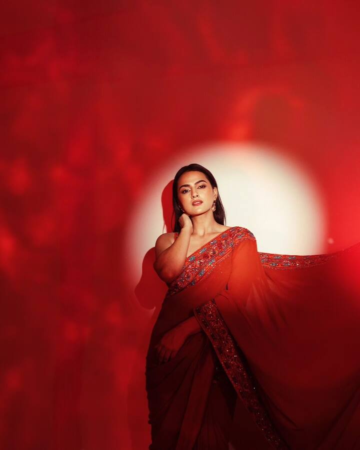 గ‌త ఏడాది రిలీజైన త‌మిళ మూవీ ఇరుగ‌పాత్రులో ఫ్యామిలీ కౌన్సిలర్ గా శ్ర‌ద్ధా శ్రీనాథ్ న‌ట‌న‌కు విమ‌ర్శ‌కుల ప్ర‌శంస‌లు ద‌క్కాయి