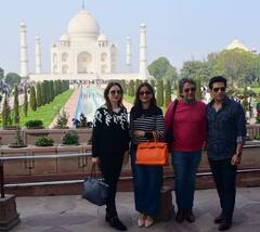 Sachin Tendulkar Visited Taj Mahal With Wife Anjali : क्रिकेटचा देवही म्हणतो, वाह ताज!