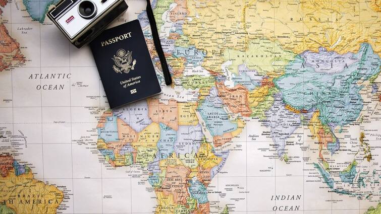Henley Passport Index 2024 India Passport Rank Stands at 80th Position Henley Passport Index: உலகத்தில் சக்திவாய்ந்த பாஸ்போர்ட் எது? இந்தியாவுக்கு எந்த இடம் தெரியுமா?