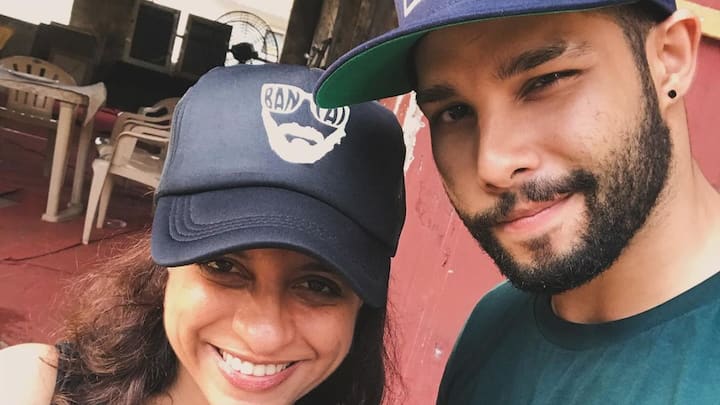 As Zoya Akhtar's celebrated film Gully Boy completed 5 years, Ranveer Singh and Siddhant Chaturvedi celebrated the iconic film on their respective social media handles. Take a look.