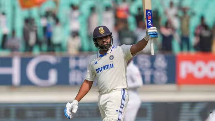 রাজকোটে ইংল্যান্ডের বিরুদ্ধে নিজের কেরিয়ারের ১১তম টেস্ট শতরান হাঁকালেন রোহিত শর্মা। ১৩১ রানের ইনিংস খেলেন রোহিত।