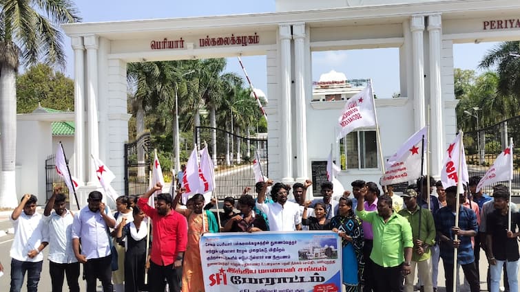 Student federation of India protests to take action against Vice-Chancellor and Registrar of Periyar University. பெரியார் பல்கலை., துணைவேந்தர்,  பதிவாளர் மீது நடவடிக்கை எடுக்கக் கோரி இந்திய மாணவர் சங்கம் போராட்டம்