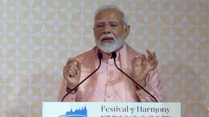 भव्य मंदिर को बनाने में यूएई के राष्ट्रपति के योगदान की सराहना करते हुए पीएम मोदी ने कहा कि हर धर्म और संप्रदाय के सदस्य इस मंदिर के निर्माण के लिए आगे आए हैं और भाई शेख जायद ने मंदिर के निर्माण में अहम भूमिका निभायी है.