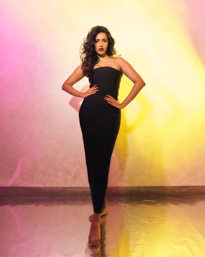 మెగా కాంపౌండ్​ నుంచి తెలుగు సినిమా ఇండస్ట్రీకి ఎందరో హీరోలు వచ్చారు కానీ.. అక్కడినుంచి వచ్చిన ఏకైక హీరోయిన్ నిహారిక. (Images Source : Instagram/niharikakonidela)