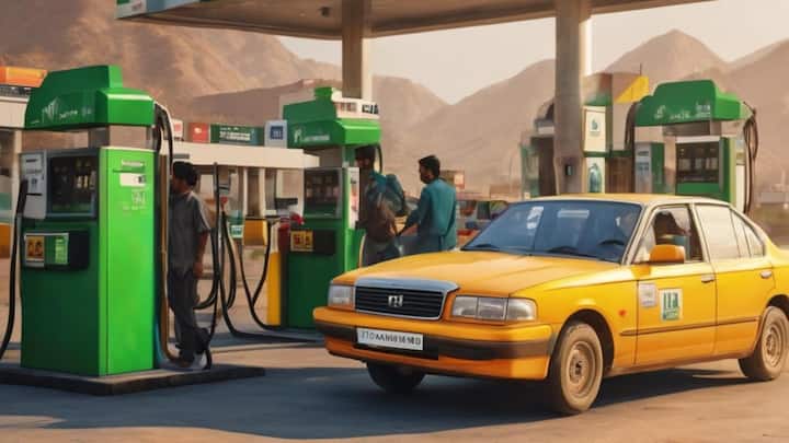Petrol Price In Pakistan: पाकिस्तान अपनी राजनीतिक उठा-पटक के साथ साथ देश में बढ़ रही महंगाई की वजह से चर्चा में रहता है. वहां हर किसी सामान की भारत से काफी ज्यादा रेट है.