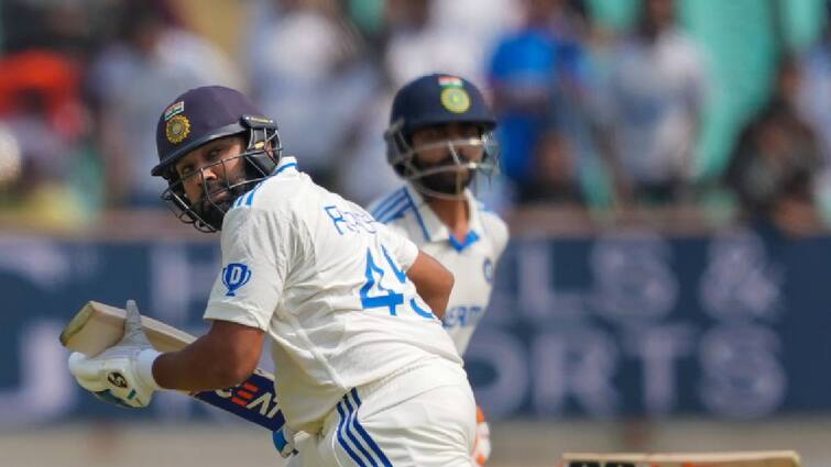 Rohit Sharma Century Against England 3rd Test  After 370 Days on Home Saurashtra Cricket Association Stadium, Rajkot Rohit Sharma Century: தொடக்கத்தில் சரிந்த விக்கெட்டுகள்;  370 நாட்களுக்குப் பின்னர் சொந்த மண்ணில் சதம் விளாசிய ரோஹித் சர்மா