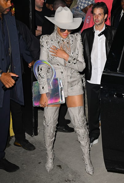 Beyonce looked every-inch-gorgeous in a celestial hued blazer dress having a plunging neckline paired with thigh-boots and a cowboy hat.