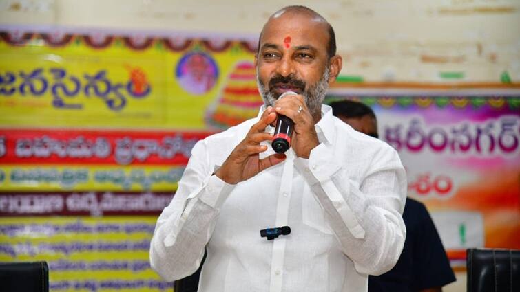 Bandi Sanjay makes sensational comments on BRS Party in Sircilla Bandi Sanjay: మెడమీద తలకాయ ఉన్నోడు BRSతో పోత్తు పెట్టుకోరు, ఆ ఖర్మ మాకేంటి - బండి సంజయ్