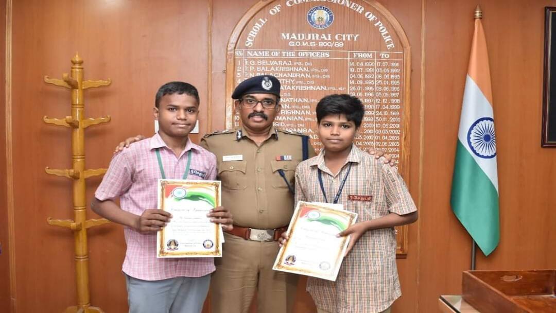 மதுரையில் சாலையில் கிடந்த பணம்... மாணவர்களின் செயலால் நெகிழ்ந்த காவல்துறையினர்