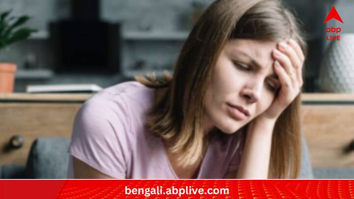 এত রকম আশঙ্কার মধ্যেও আশার আলোটিও ক্ষীণ নয়। মনোরোগ বিশেষজ্ঞ সরখেল জানালেন, এর চিকিৎসা সম্ভব। প্রথমত, এই ডিসঅর্ডারের মধ্যে রোগা হওয়ার যে 'অবসেশন' কাজ করে, সেটা কমানোর জন্য ওষুধ রয়েছে। এছাড়া সাইকোথেরাপিও ভাল কাজ করে। সুদীপা আরও বললেন, 'bully হওয়ার যে ইতিহাস থেকে এই রোগা হওয়ার অবসেশন তৈরি হয়, সেটি সাইকোথেরাপির মাধ্যমে ঠিক করা সম্ভব। কগনিটিভ বিহেভিয়ার থেরাপি এক্ষেত্রে দারুণ কাজে দিতে পারে।'