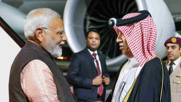 PM Modi Qatar Visit:  यूएई दौरे के बाद बुधवार (14 फरवरी) को पीएम मोदी कतर पहुंचे. इस दौरान उन्होंने कतर के प्रधानमंत्री के साथ द्विपक्षीय बैठक की.