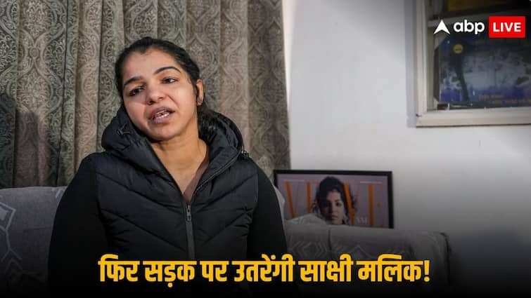 Wrestler Sakshi Malik Protest Against WFI Former Chief Brij Bhusan Sharan Singh बृजभूषण सिंह के बाद क्या अब उनके बेटे करण सिंह के खिलाफ प्रदर्शन करेंगी साक्षी मलिक, बोलीं, 'कुश्ती छोड़ी है लेकिन'