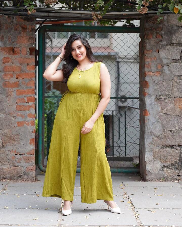 మంజూష యాంకరింగ్కు ప్రత్యేకమైన ఫ్యాన్ బేస్ కూడా ఉండటం విశేషం.