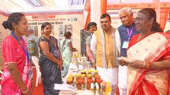 Rajasthan News: राष्ट्रपति द्रोपदी मुर्मू पहुंचीं बेणेश्वर धाम, लखपति दीदी कार्यक्रम को किया संबोधित, देखें तस्वीरें
