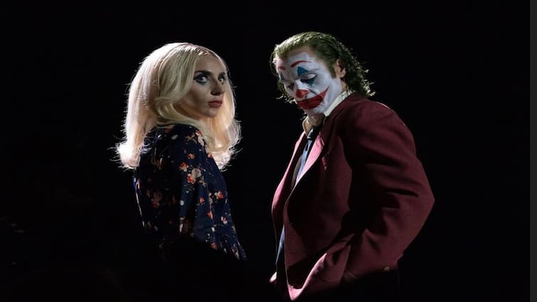 Joker 2 Movie Updates Joaquin Phoenix And Harley Quinn Aka Lady Gaga New Photo Joker -2 :  जोकिन फीनिक्सच्या मिठीत लेडी गागा; जोकर-2 च्या दिग्दर्शकाच्या पोस्टने चाहत्यांचे वेधले लक्ष