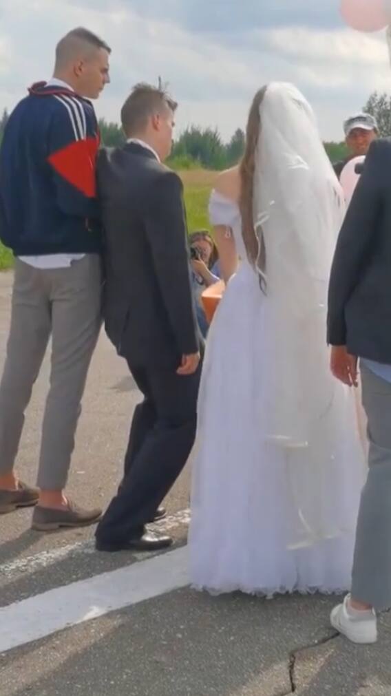 अपनी ही शादी में नशे में धुत होकर पहुंचा दूल्हा, इसके बाद क्या हुआ जानें