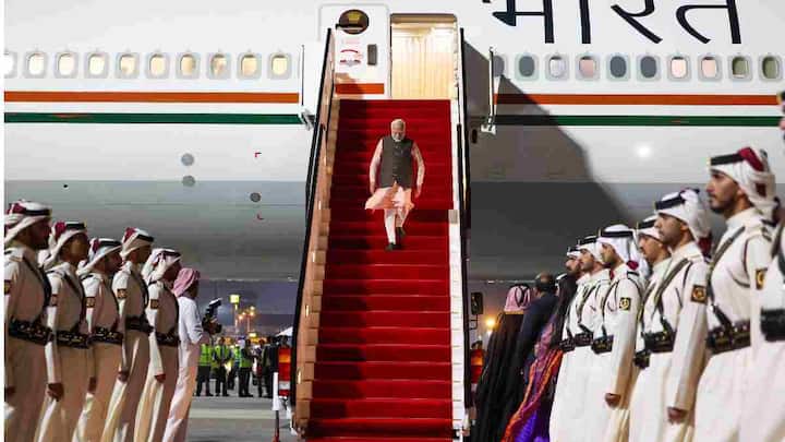 PM Narendra Modi Qatar Visit :पंतप्रधान नरेंद्र मोदी कतारला पोहोचल्यावर असे करण्यात आले स्वागत