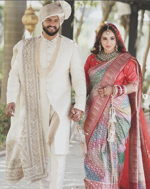 ਮੈਂਡੀ ਤੱਖਰ ਦਾ 'ਵੈਲਟਾਈਨ ਡੇ' ਮੌਕੇ ਪਤੀ ਨਾਲ ਰੋਮਾਂਟਿਕ ਅੰਦਾਜ਼