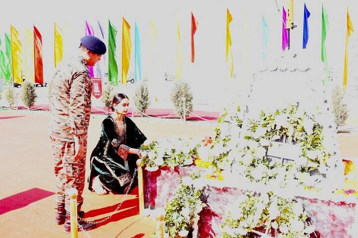 Sharing the pictures on Instagram, Manushi wrote, 