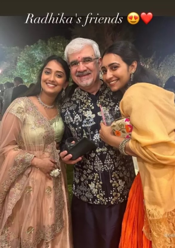 Anant- Radhika Wedding: आतिशबाजी के साथ शुरू हुए अनंत- राधिका के प्री वेडिंग फंक्शन, ब्लैक शेरवानी में खूब जंचे 'दुल्हन' के पापा