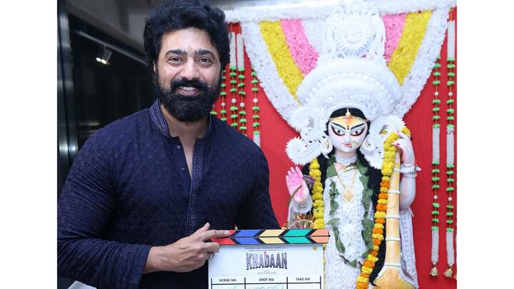 Khadan Muhurat: সোশ্যাল মিডিয়ায় ছবির নায়িকাদের সঙ্গে মহরতের ছবি শেয়ার করে নিলেন দেব। চলতি মাসেই শুরু হচ্ছে ছবির শ্যুটিং।