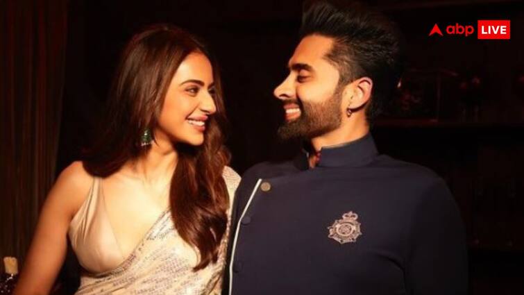 Rakul Preet Singh-Jackky Bhagnani to Wear Wedding Outfits by Five Designers Report Rakul -Jackky Wedding: अपनी शादी में बेहद खास लगने के लिए रकुल-जैकी कर रहे पूरी तैयारी, पांच डिजाइनर्स के आउटफिट पहनेगा कपल