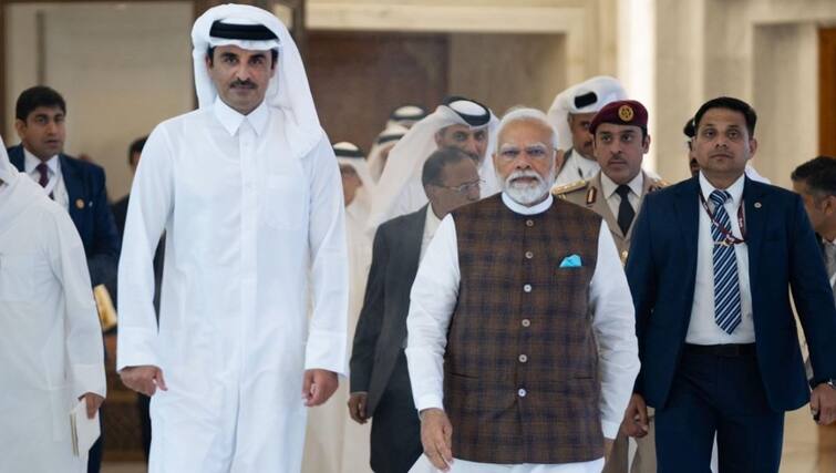 Indian Prime Minister Narendra Modi meets Qatar Amir Shaikh Tamim bin Hamad in Doha palace 8 भारतीयों की रिहाई के बाद पहली बार कतर के अमीर से मिले पीएम मोदी, सात मुद्दों पर हुई चर्चा