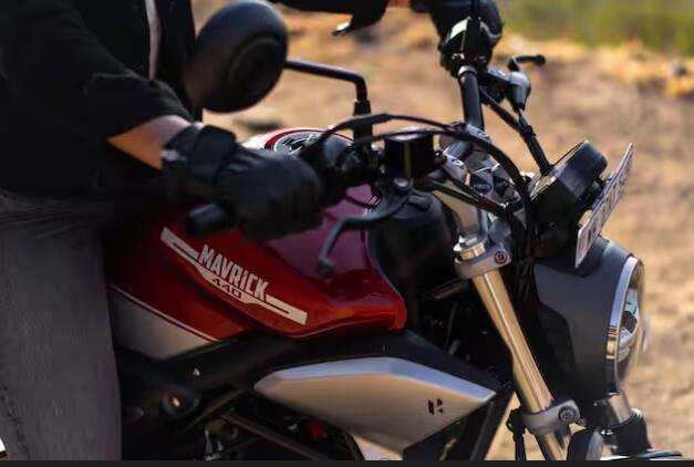 Maverick 440 ਹਾਰਲੇ ਵਾਂਗ ਹੀ ਪਾਵਰ ਪੈਦਾ ਕਰਦਾ ਹੈ ਅਤੇ ਕਈ ਹਿੱਸੇ ਸਾਂਝੇ ਕਰਦਾ ਹੈ। ਹਾਰਲੇ-ਡੇਵਿਡਸਨ X440 ਦੀ ਤਰ੍ਹਾਂ, ਇਸ ਵਿੱਚ 440cc, ਸਿੰਗਲ-ਸਿਲੰਡਰ ਇੰਜਣ ਹੈ, ਜੋ 27hp ਦੀ ਆਊਟਪੁੱਟ ਦਿੰਦਾ ਹੈ। ਟਾਰਕ ਦੀ ਗੱਲ ਕਰੀਏ ਤਾਂ ਇਹ 36Nm ਹੈ ਜੋ ਕਿ ਹਾਰਲੇ ਡੇਵਿਡਸਨ ਤੋਂ 2Nm ਘੱਟ ਹੈ।