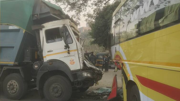 Pune Accident Dumper and travels accident on navle bridge pune mumbai Highway Seven passengers injured Pune Accident : पुण्यातील नवले पुलावर अपघात; डंपरची ट्रॅव्हल्सला जोरदार धडक; सात प्रवाशी जखमी