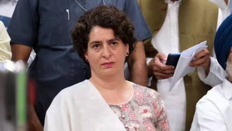 Priyanka Gandhi Hospitalized Due to Illness Bharat Jodo Nyay Yatra Congress Priyanka Gandhi Hospitalized: மருத்துவமனையில் அனுமதிக்கப்பட்ட பிரியங்கா காந்தி! என்னாச்சு?