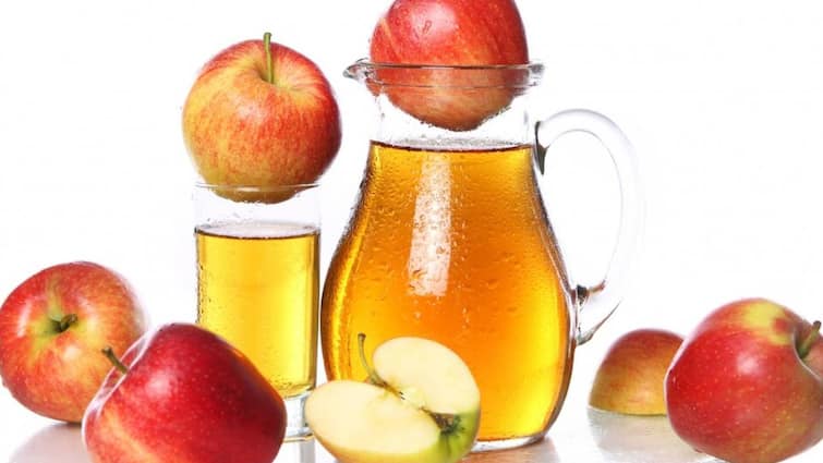 Home Diseases Conditions Apple Juice Benefits रोज एप्पल जूस पिएंगे तो क्या होगा? सेब का जूस पीते वक्त बरतें ये सावधानियां