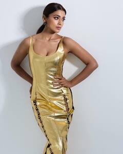 Shriya Saran Photos: ગોલ્ડન ગાઉનમાં શ્રિયા સરનનો જોવા મળ્યો જલવો
