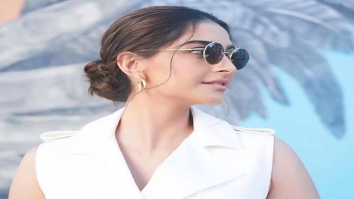 sonam kapoor Photo: સોનમ કપૂરે ફરી એકવાર તેની ફેશન સેન્સથી તેના ચાહકોને ચોંકાવી દીધા છે અને તેનું કારણ છે કે તેનો લુક ખૂબ જ ક્લાસી છે.