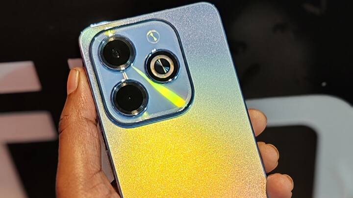 इस फोन को कंपनी ने दो वेरिएंट में लॉन्च किया है. फोन का पहला वेरिएंट 4GB RAM और  128GB स्टोरेज के साथ आता है.  वहीं, दूसरा वेरिएंट 8GB RAM और 256GB स्टोरेज के साथ आता है. इस फोन का रैम को 16GB तक बढ़ सकता है और स्टोरेज माइक्रो एसडी कार्ड की मदद से 1TB तक बढ़ाया जा सकता है. इस फोन की शुरुआत कीमत सिर्फ 8,999 रुपये से शुरू होती है. कंपनी ने इसे पाम ब्लू, स्टारफॉल ग्रीन, होराइजन गोल्ड और स्टारलिट ब्लैक कलर ऑप्शन्स में लॉन्च किया है. फोन की बिक्री 21 फरवरी से फ्लिपकार्ट पर शुरू हो जाएगी.