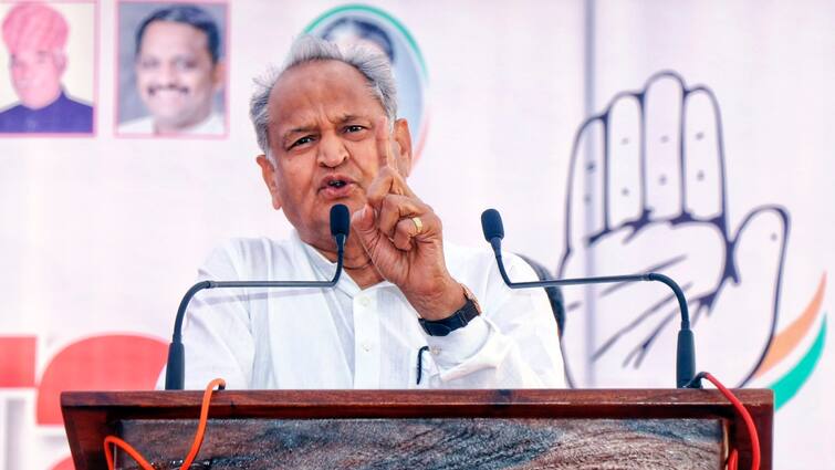 Rajasthan former CM Ashok Gehlot target BJP on Congress Bank Accounts Freeze case ANN Rajasthan Politics: 'बैंक अकाउंट्स फ्रीज' मामले पर भड़के अशोक गहलोत, कहा- 'बीजेपी के इशारों पर...'