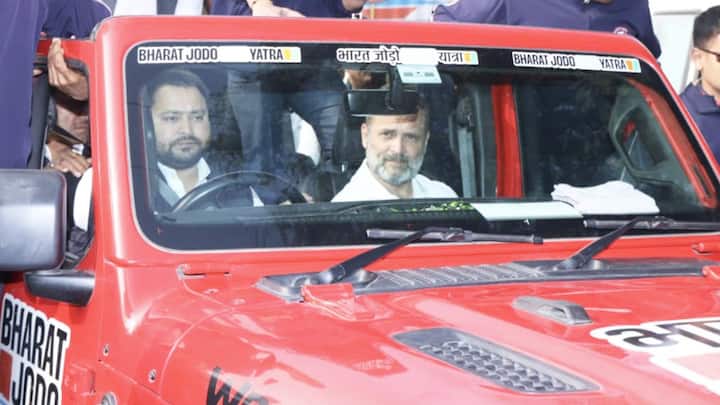 आज दोपहर करीब 2:30 बजे तेजस्वी यादव और राहुल गांधी कैमूर में एक सभा को संबोधित करेंगे. शाम करीब 5 बजे यात्रा उत्तर प्रदेश में प्रवेश करेगी.