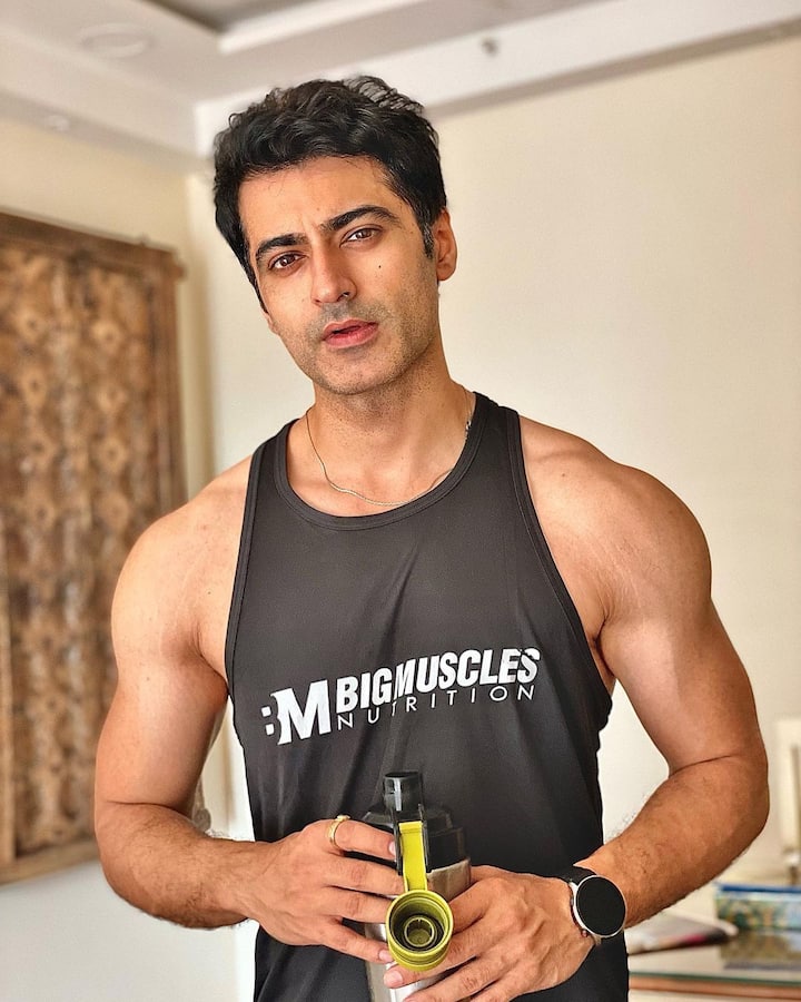 Harshad has worked in TV serials like Ghum Hai Kisikey Pyaar Meiin, Beintehaa, Thoda Sa Baadal Thoda Sa Paani. He was also a contestant on Fear Factor: Khatron Ke Khiladi 6. (Image: Instagram/@harshadaroraoficial)