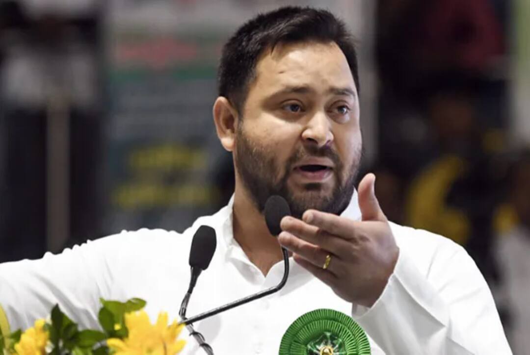 Bihar Politics: લાલુ યાદવ બાદ હવે તેજસ્વીનું પણ CM નીતિશ માટે નરમ વલણ? રાહુલ ગાંધીની સભામાં કહી આ વાત After Lalu Yadav, now Tejashwi also has a soft stance against CM Nitish Said this in Rahul Gandhi sadha Bihar Politics: લાલુ યાદવ બાદ હવે તેજસ્વીનું પણ CM નીતિશ માટે નરમ વલણ? રાહુલ ગાંધીની સભામાં કહી આ વાત