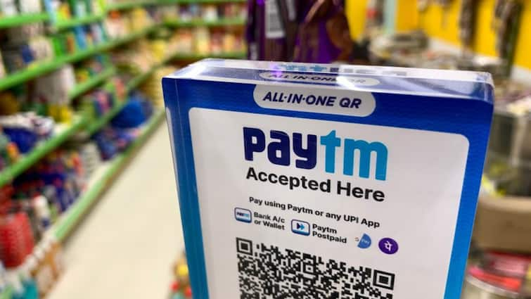 Paytm services will continue use of QR codes sound boxes and card machines will continue RBI FAQ explains marathi  Paytm Crisis : पेटीएमची सेवा सुरूच राहणार, क्यूआर कोड, साऊंड बॉक्स आणि कार्ड मशिनचा वापर कायम करता येणार, RBI चे स्पष्टीकरण