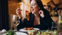 Health Tips: તમે પણ મોડી રાત્રે જમતા હોવ તો થઇ જાવ સાવધાન, નહી તો ભોગવવા પડશે ખરાબ પરિણામ