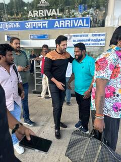 Jayam Ravi Photos : சைரன் படத்தை காண மதுரைக்கு சென்ற நடிகர் ஜெயம் ரவி!