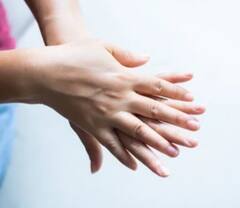 Sweating in Hands: ਬਿਨਾਂ ਕੋਈ ਸਰੀਰਕ ਕੰਮ ਕੀਤੇ ਹਥੇਲੀਆਂ ਨੂੰ ਆਉਂਦਾ ਪਸੀਨਾ? ਹੋ ਜਾਓ ਸਾਵਧਾਨ...ਹੋ ਸਕਦੀ ਇਹ ਗੰਭੀਰ ਬਿਮਾਰੀ