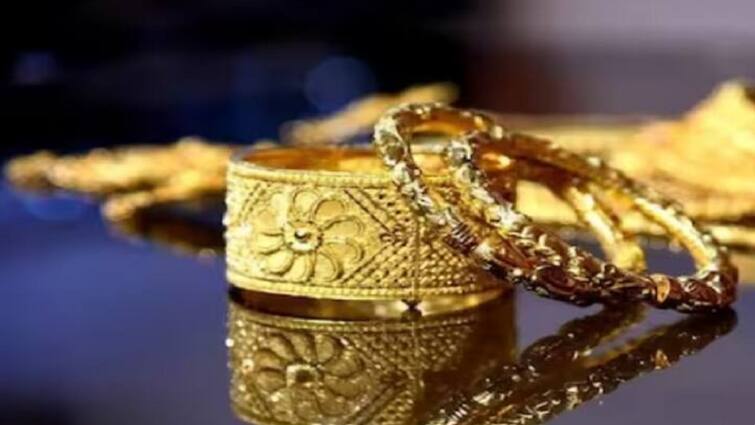 Price of gold continued to fall price of silver increased ​marathi news दिलासादायक! सोन्याच्या दरात घसरण सुरुच, खरेदीदारांनी मोठी संधी, तर चांदीच्या दरात वाढ