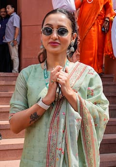 'मेरे बस की नहीं राजनीति', कहकर सांसदी से इस्तीफा देने वाली मिमी चक्रवर्ती के पास करोड़ों की प्रॉपर्टी, लाखों के गहने, 2 कार