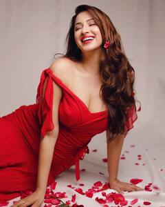 Esshanya Maheshwari: રેડ હોટ લૂકમાં જોવા મળી સાઉથ એક્ટ્રેસ ઈશાન્યા મહેશ્વરી, જુઓ તસવીરો