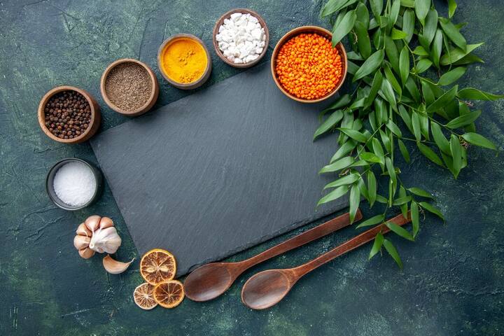 कैंसर जैसी बीमारी, खासकर महिलाओं में ब्रेस्ट कैंसर को दूर रखने में कड़ी पत्ता काफी कारगर साबित होता है. इसके अंदर पाए जाने वाले कंपाउंड एंटी कैंसर इफेक्ट देते हैं जिससे कैंसर की संभावनाओं को कम किया जा सकता है.