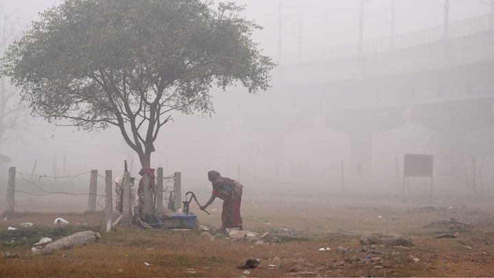 হাওয়া অফিসের পূর্বাভাস মিলিয়েই গত ২৪ ঘণ্টায় কলকাতার একাধিক জায়গা ভিজেছে বৃষ্টিতে।